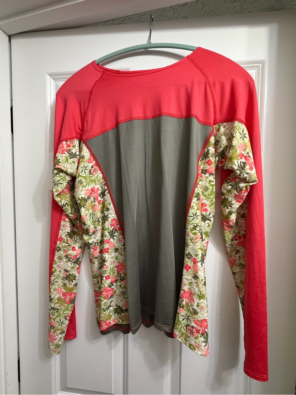 Patagonia Rash Guard Women’s Sz XL Sun Protection Swim Beach Long Sleeve